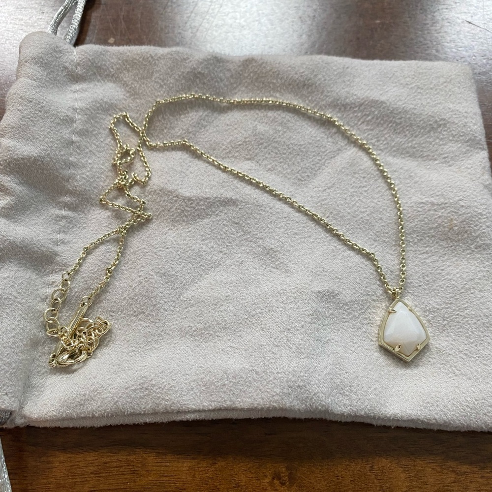 Camry Kendra Scott necklace